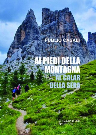 Ai piedi della montagna. Al calar della sera